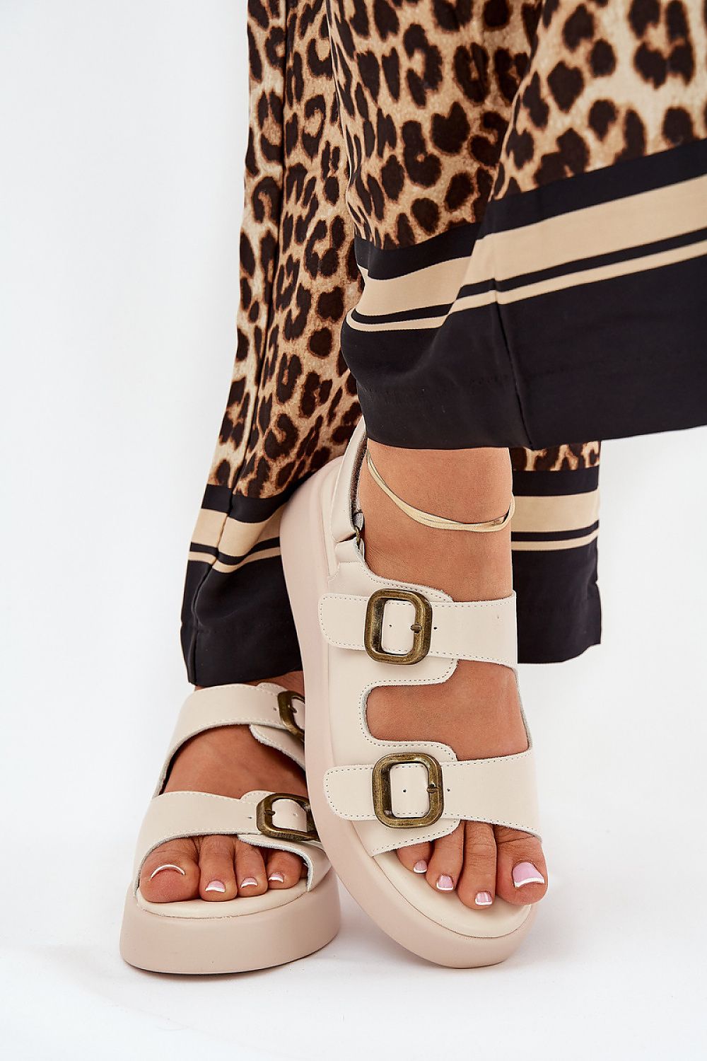 Sandals model 209888 Step in style