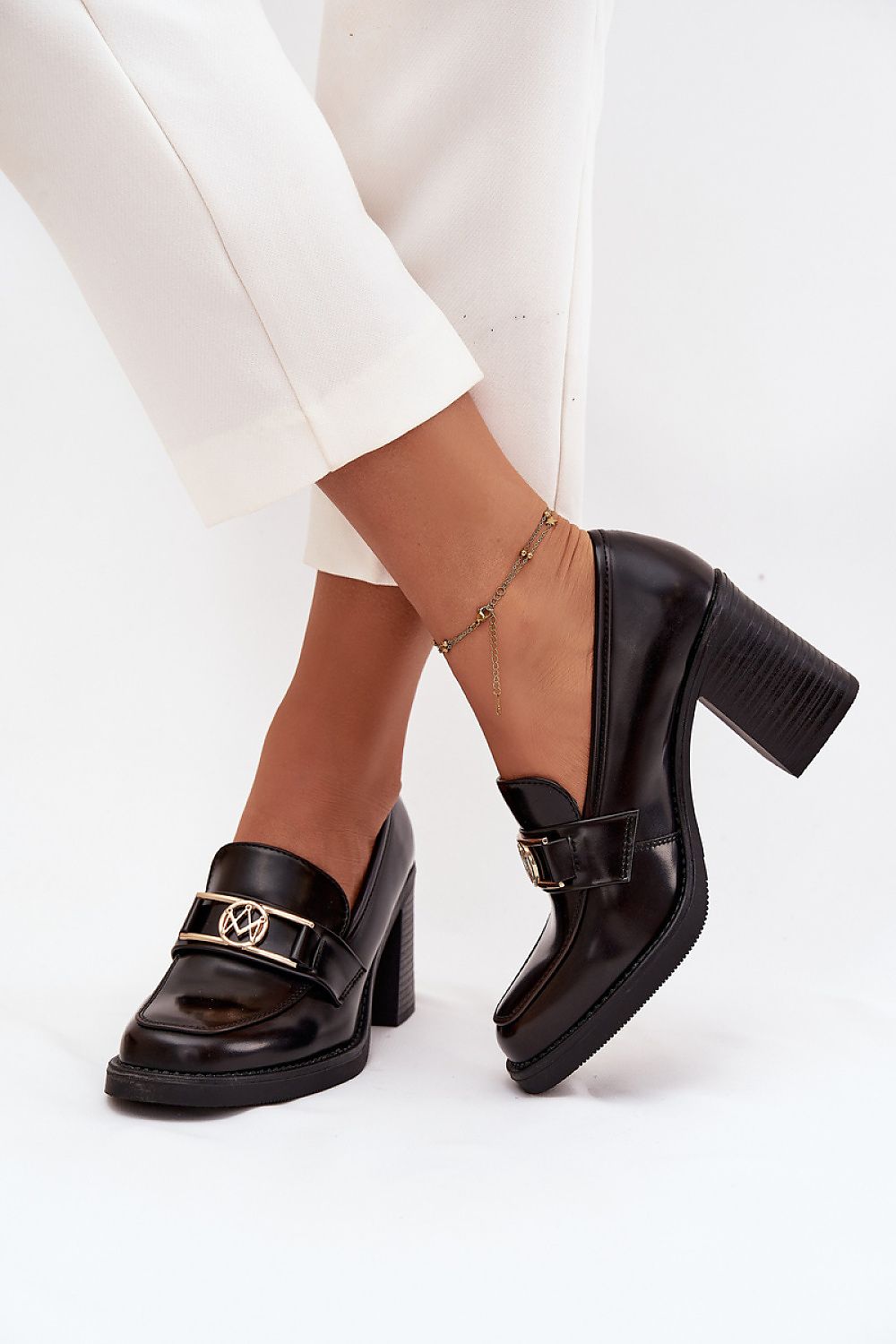 Heeled low shoes model 217841 Step in style