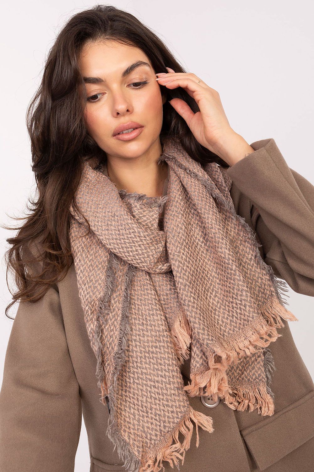 Shawl model 219617 AT