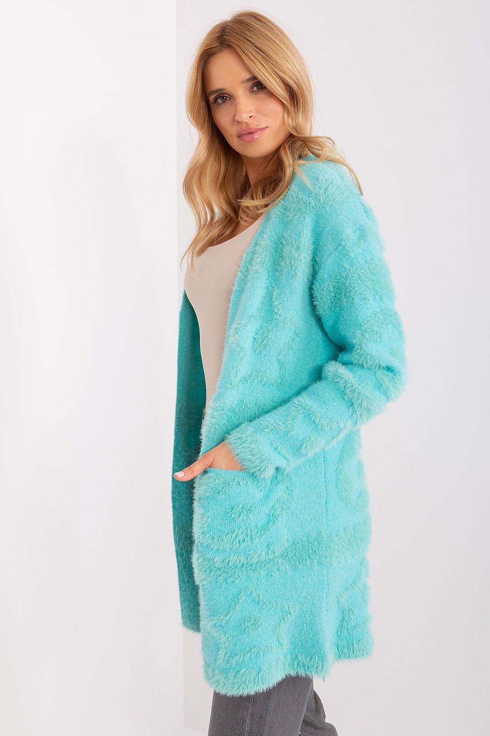  Cardigan model 189209 AT 
