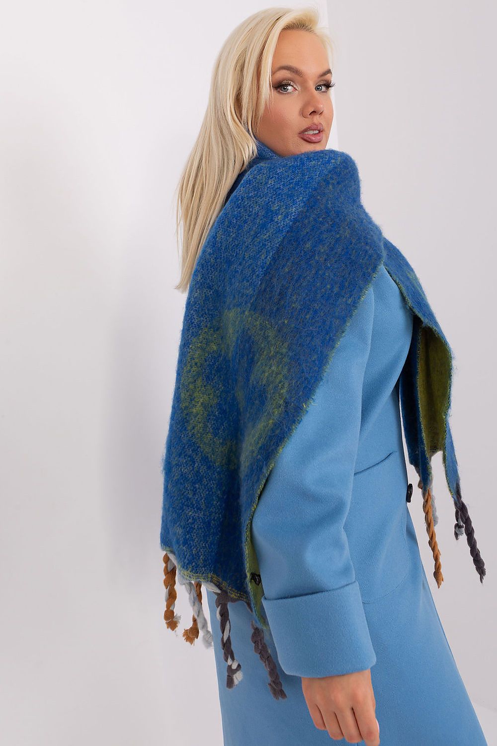  Shawl model 190547 AT 