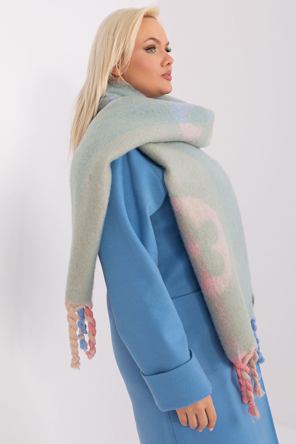  Shawl model 190555 AT 