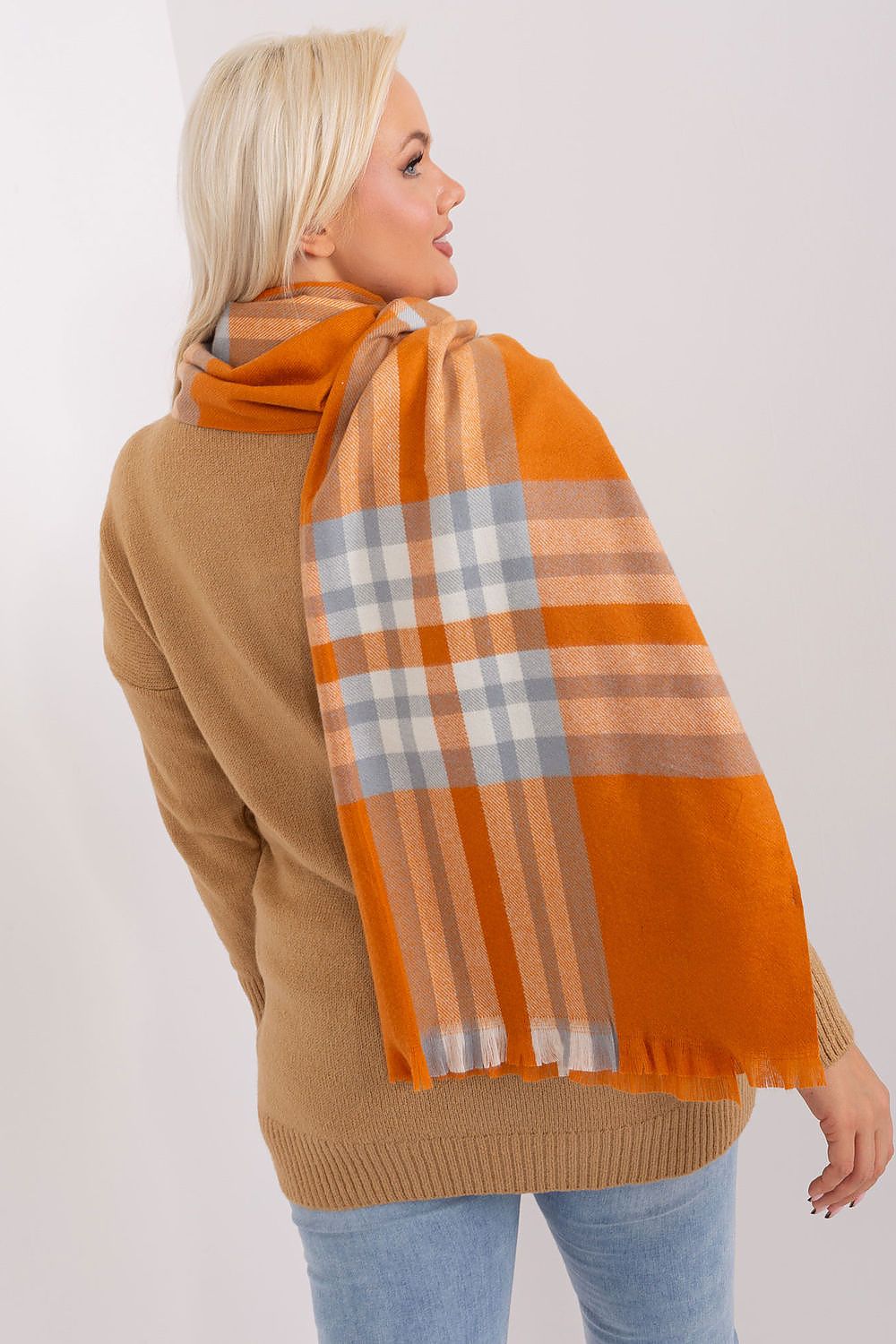  Shawl model 190565 AT 