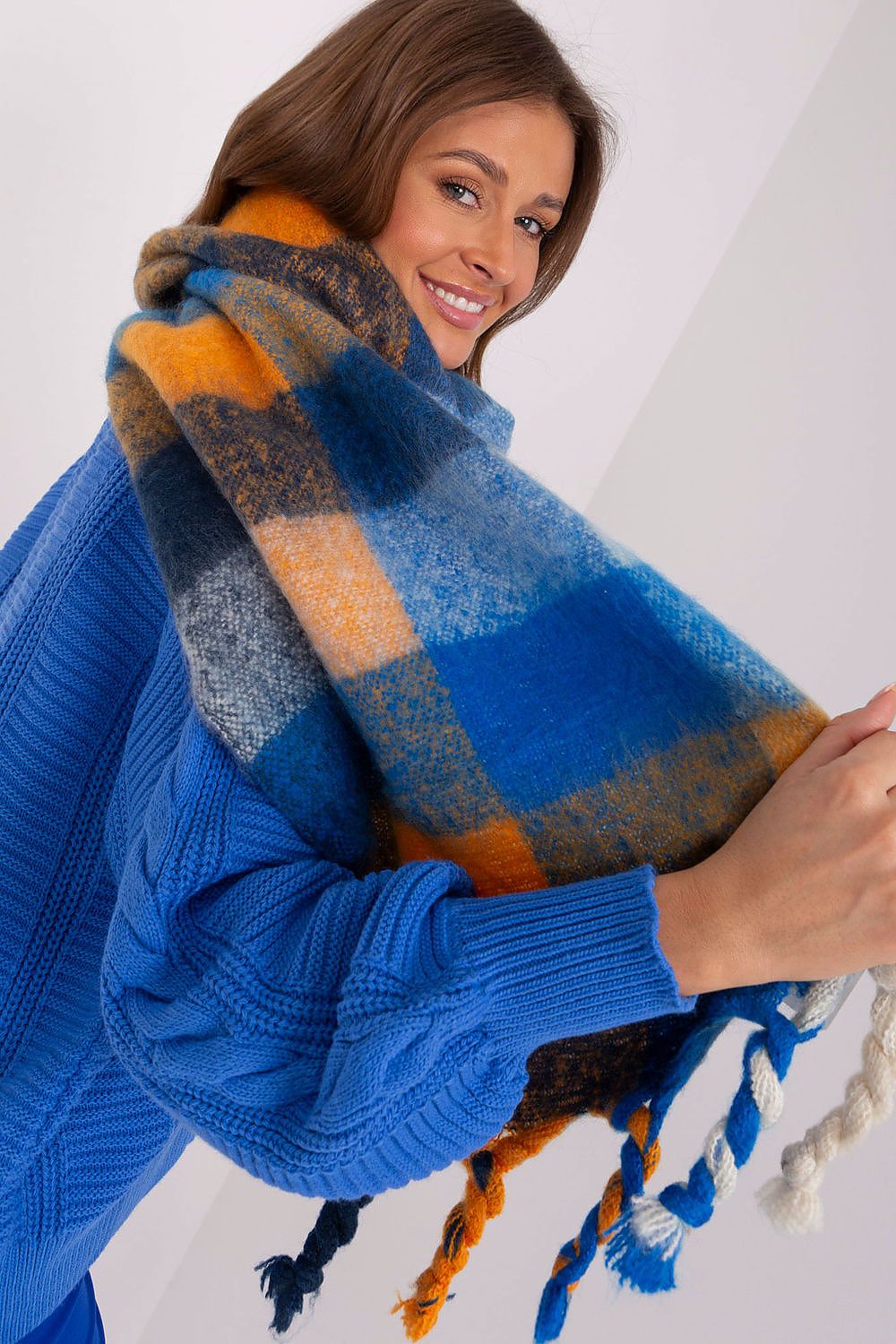  Shawl model 191716 AT 