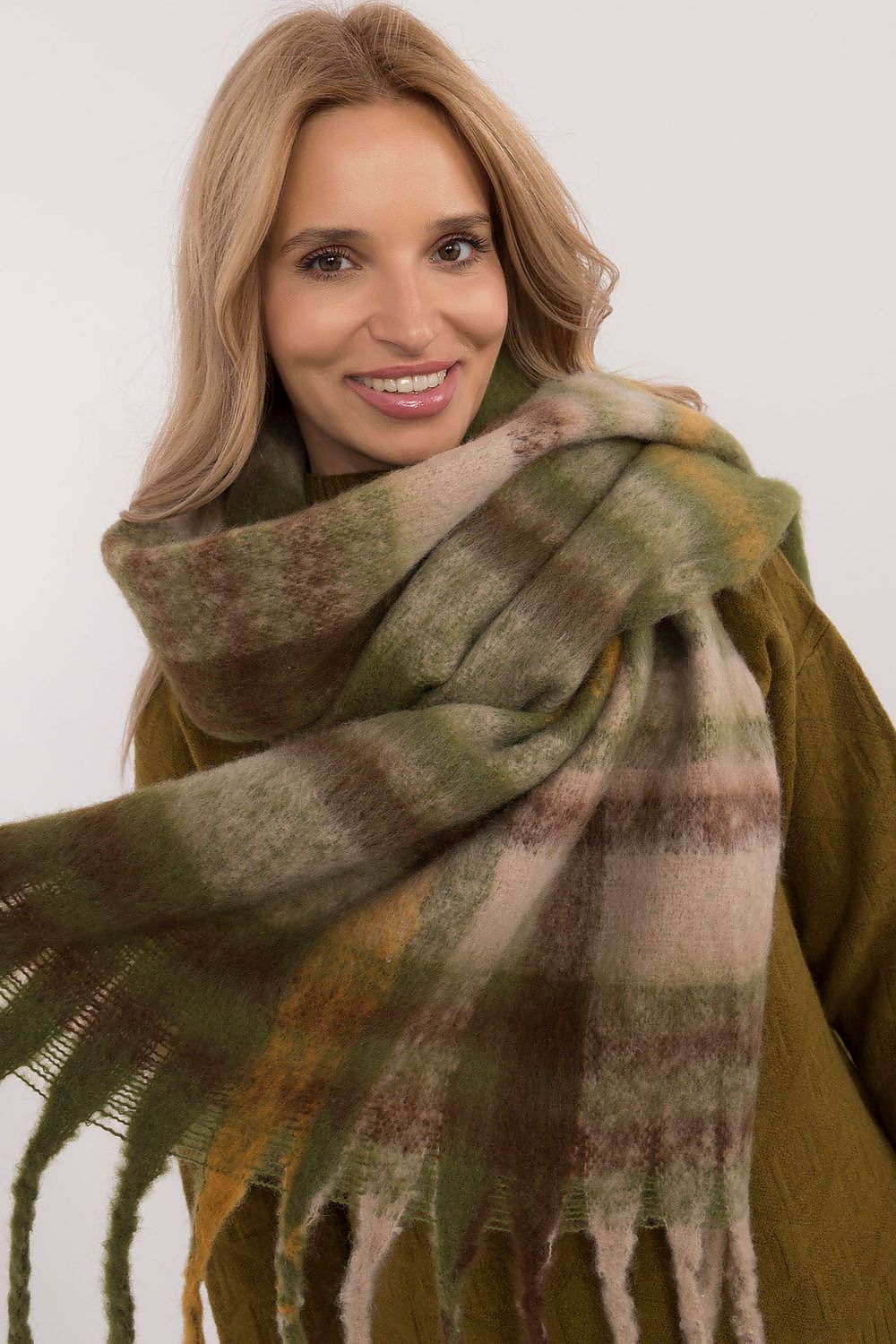 Shawl model 200281 AT 