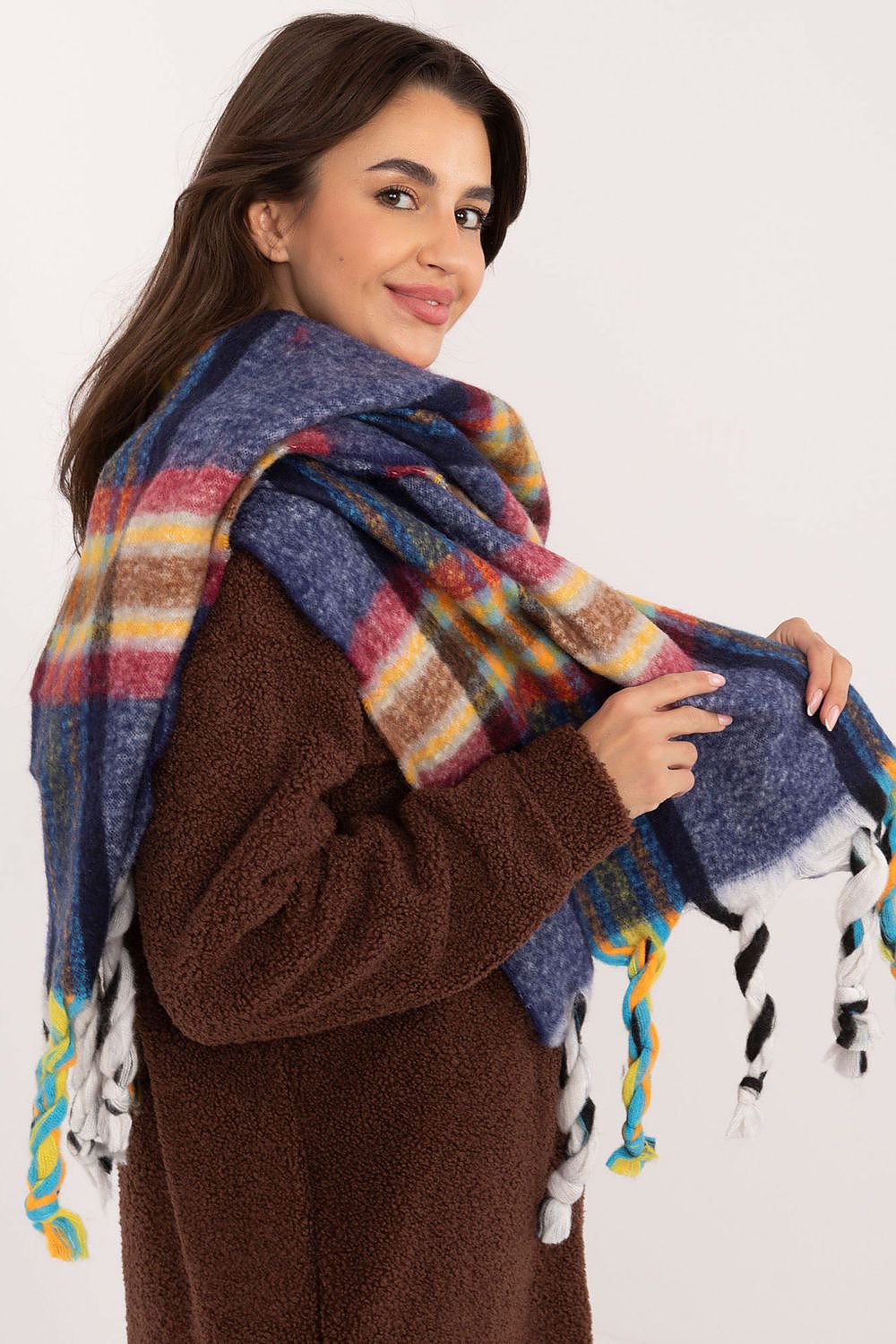  Shawl model 202581 AT 