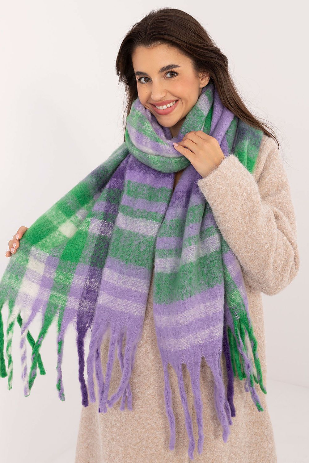  Shawl model 203169 AT 