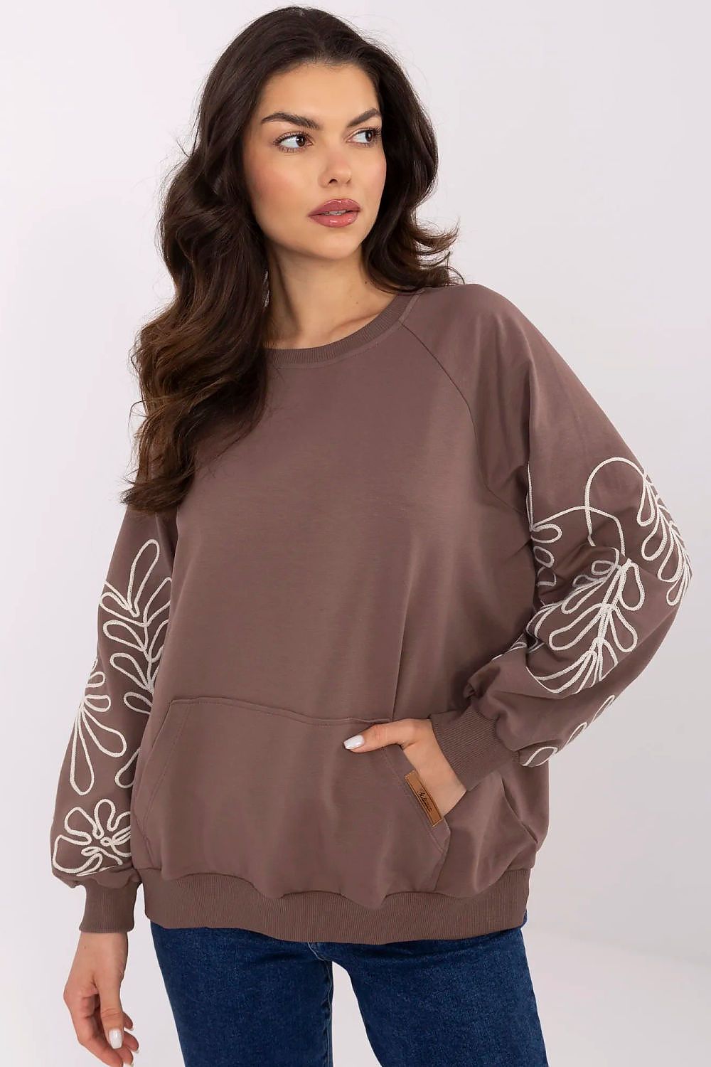  Sweatshirt model 210637 Relevance 