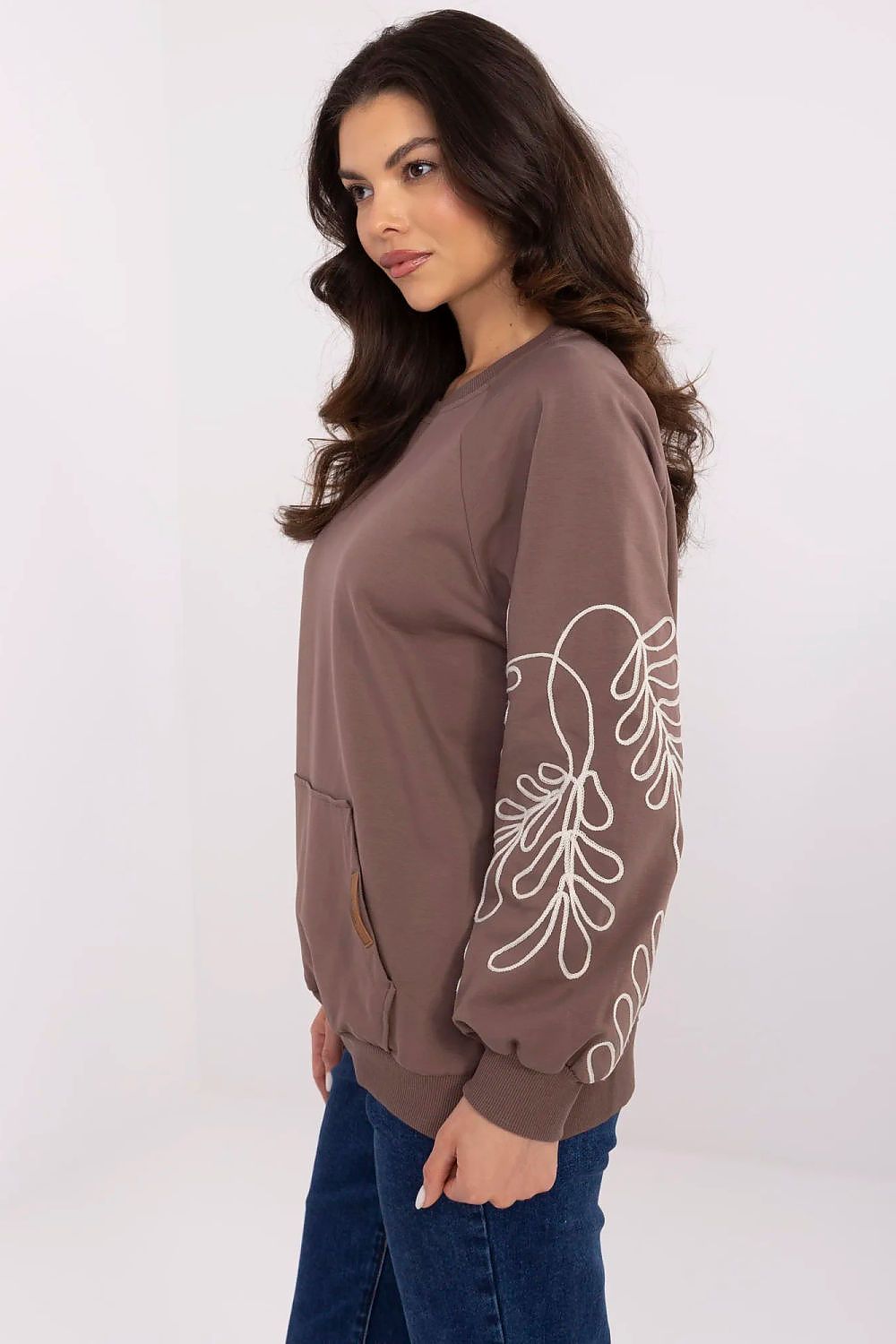  Sweatshirt model 210637 Relevance 