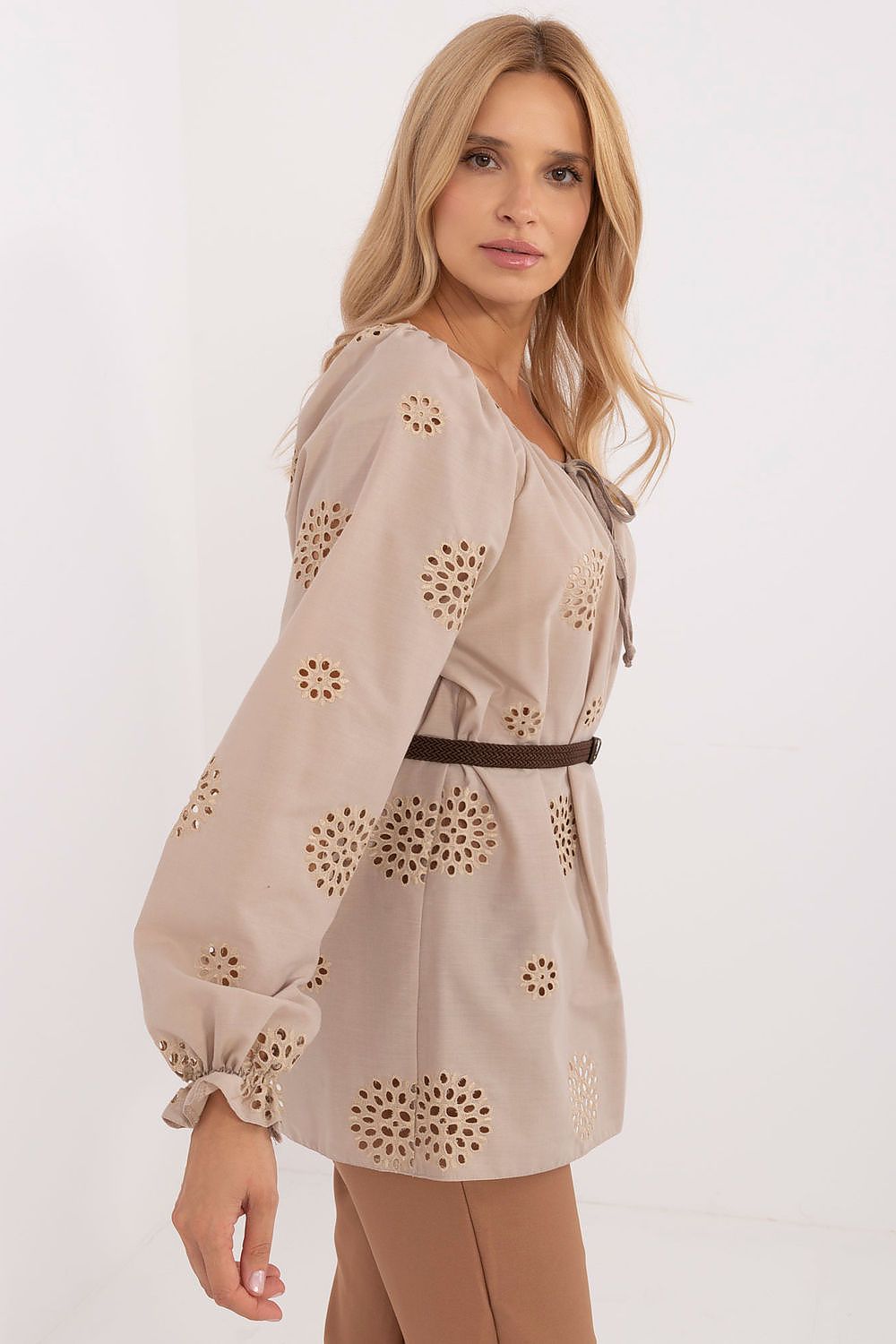  Blouse model 214452 Lakerta 