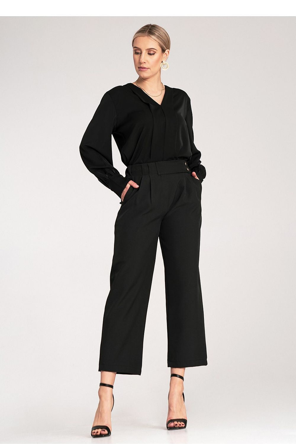  Women trousers model 214931 Figl 