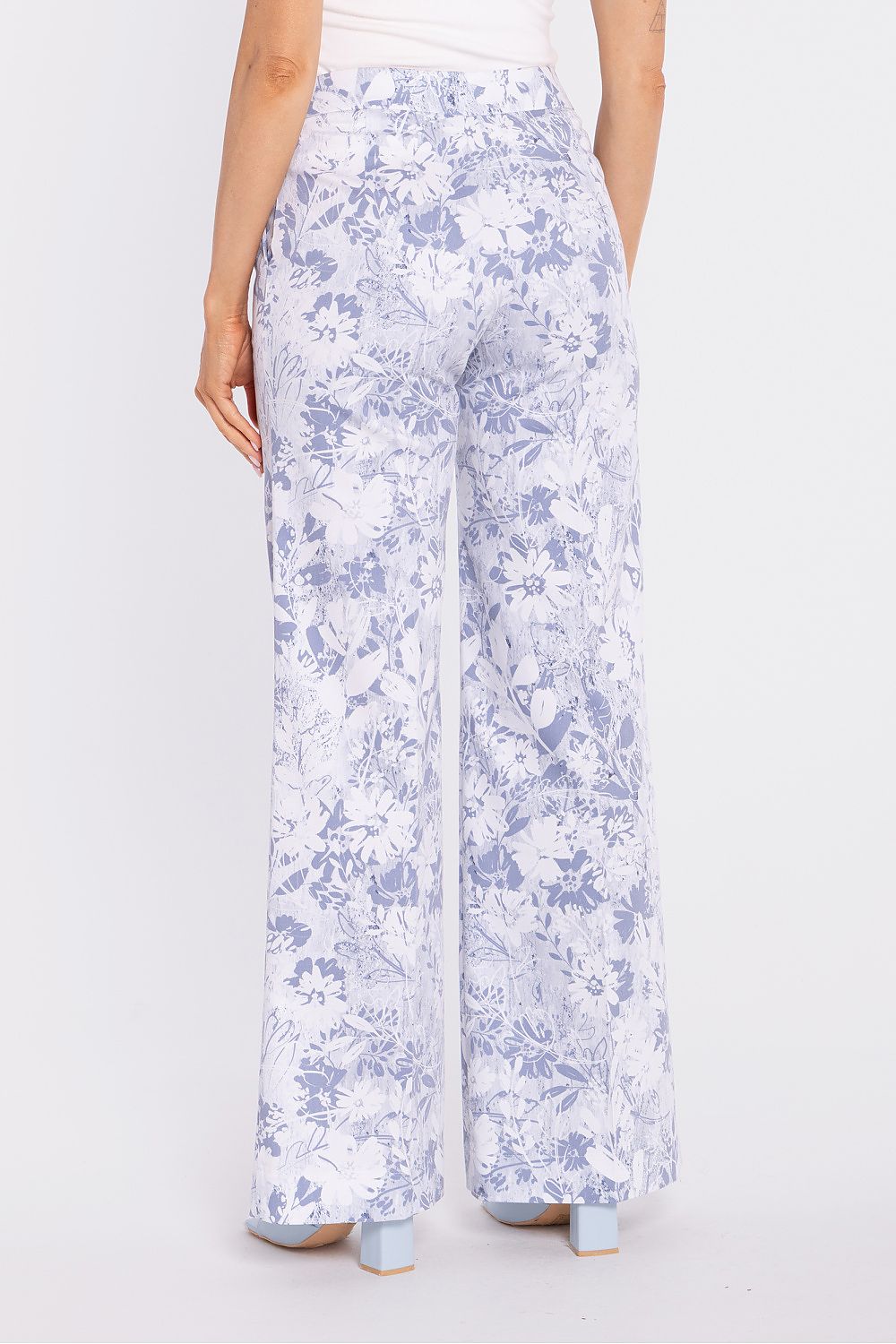  Women trousers model 225907 Moe 
